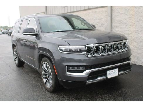 Used 2023 Jeep Grand Wagoneer Series III image 2