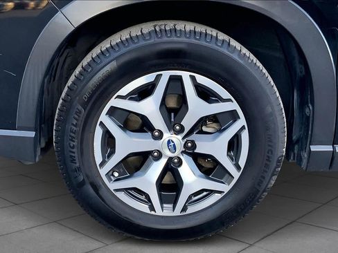 Used 2019 Subaru Forester Premium image 11