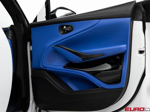 Used 2022 Aston Martin DBX image 21