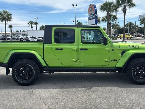 Used 2025 Jeep Gladiator Sport AWD/4WD image 6