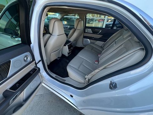 Used 2017 Lincoln Continental Reserve w/ Luxury Package image 12