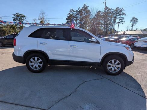 Used 2013 Kia Sorento LX w/ Convenience Pkg image 4