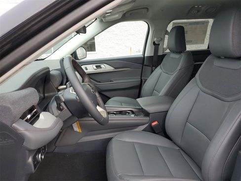 New 2026 Ford Explorer Active w/ Active Comfort Package image 7
