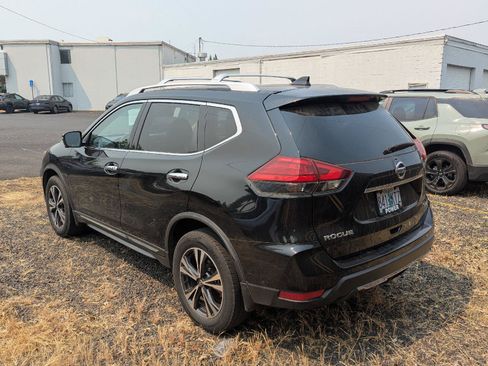 Used 2017 Nissan Rogue SL w/ SL Premium Package AWD/4WD image 3