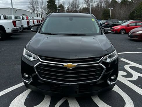 Used 2020 Chevrolet Traverse LT image 3