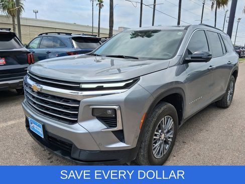 Used 2025 Chevrolet Traverse LT w/ Enhanced Driving Package FWD image 3