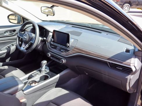 Used 2024 Nissan Altima 2.5 SV FWD image 16