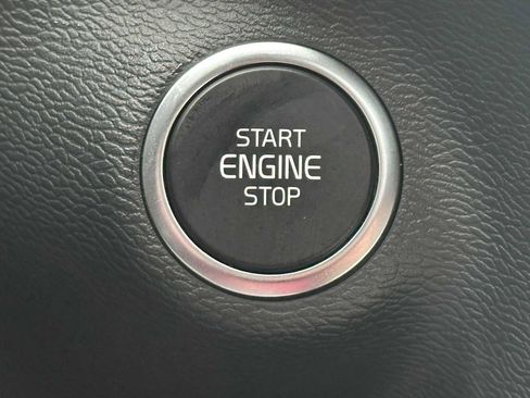 Used 2025 Volvo XC40 B5 Core w/ Protection Package Premier image 33