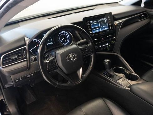Used 2022 Toyota Camry SE FWD image 3