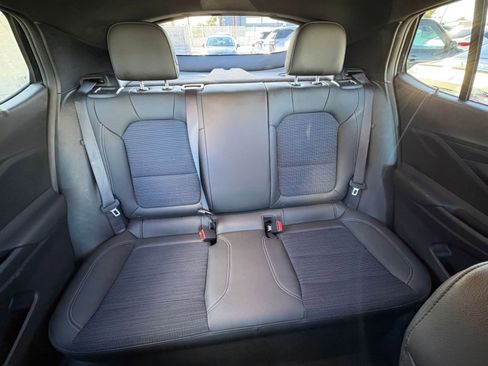 Used 2025 Buick Envista Preferred image 37