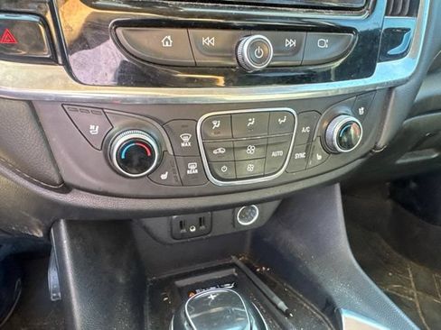 Used 2019 Chevrolet Traverse Premier w/ Driver Confidence II Package FWD image 17