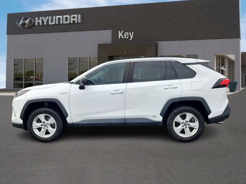 Used 2021 Toyota RAV4 LE image 6