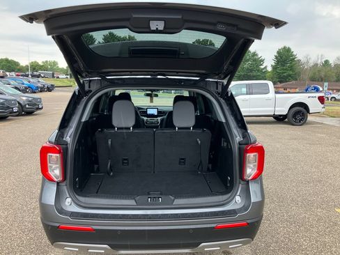 Used 2024 Ford Explorer XLT w/ Equipment Group 202A AWD/4WD image 17
