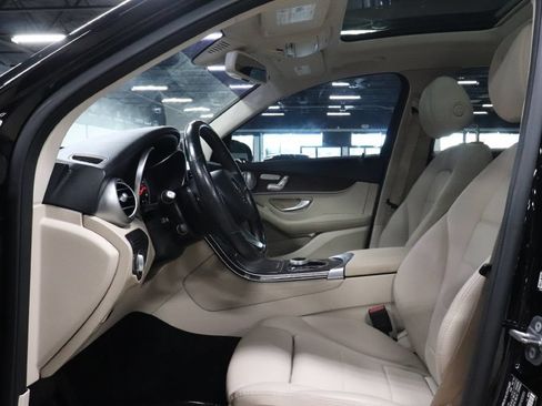 Used 2019 Mercedes-Benz GLC 300 4MATIC image 10