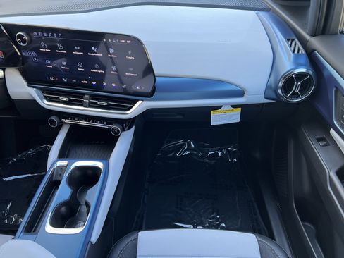 New 2026 Chevrolet Equinox EV LT image 34