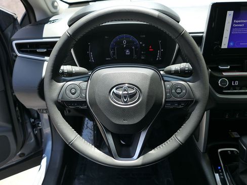 Used 2023 Toyota Corolla Cross XLE w/ Convenience Package AWD/4WD image 19