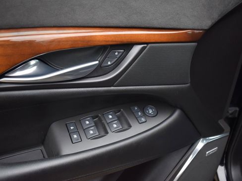 Used 2017 Cadillac Escalade Luxury image 31