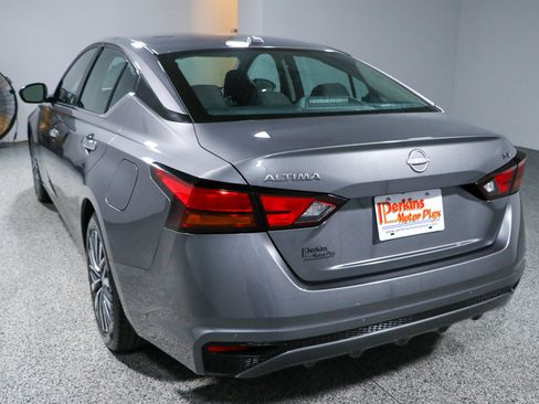 Used 2024 Nissan Altima 2.5 SV FWD image 9