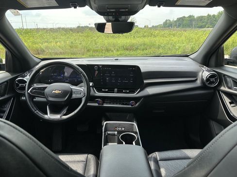 Used 2025 Chevrolet Equinox LT w/ Convenience Package II FWD image 17