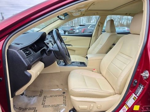 Used 2016 Toyota Camry XLE w/ Moonroof Package image 21