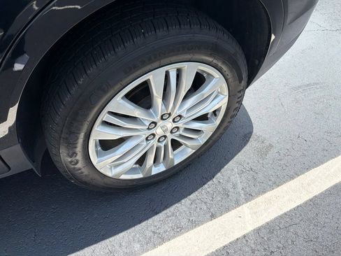 Used 2019 Cadillac XT5 Premium Luxury FWD image 3