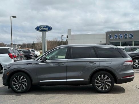 Used 2025 Lincoln Aviator AWD image 45