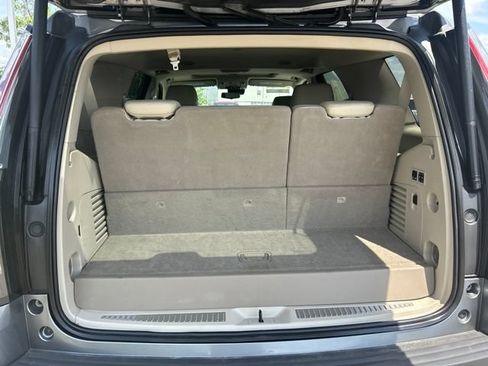 Used 2020 Cadillac Escalade Luxury AWD/4WD image 11