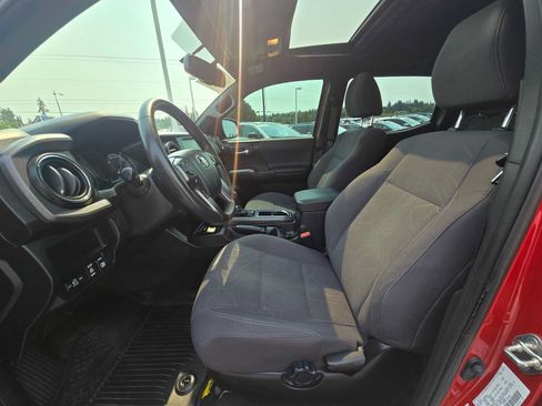 Certified 2017 Toyota Tacoma TRD Off-Road w/ Premium & Technology Package AWD/4WD image 21