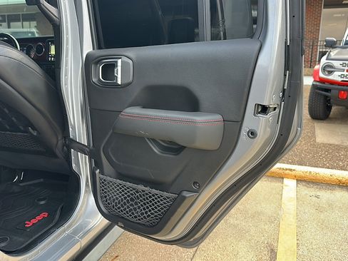 Used 2021 Jeep Gladiator Rubicon AWD/4WD image 11