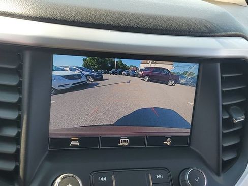 Used 2022 GMC Acadia SLE w/ Driver Convenience Package AWD/4WD image 26