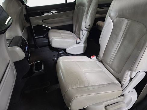 Used 2022 Jeep Wagoneer Series III w/ Rear Seat Video Group 1 AWD/4WD image 13