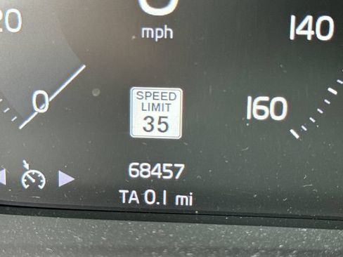 Used 2019 Volvo XC40 T5 R-Design AWD/4WD image 25