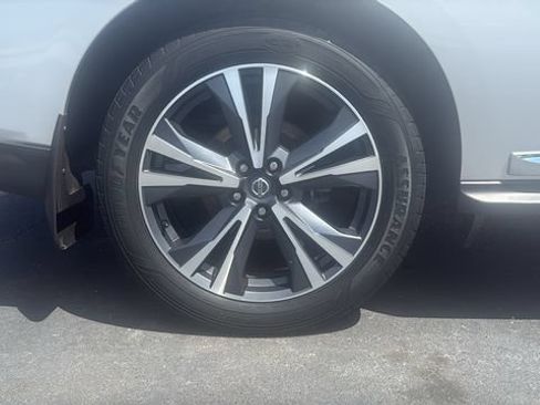 Used 2019 Nissan Pathfinder Platinum FWD image 9