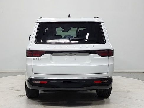 Used 2025 Jeep Wagoneer 2WD image 6