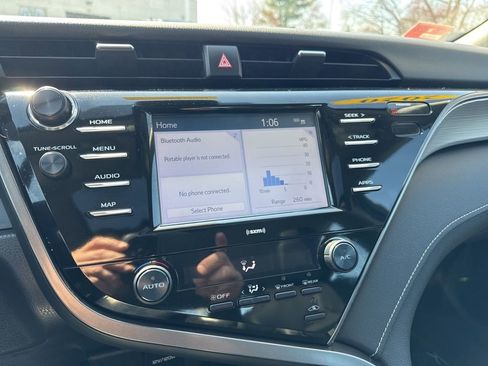 Used 2020 Toyota Camry SE image 24