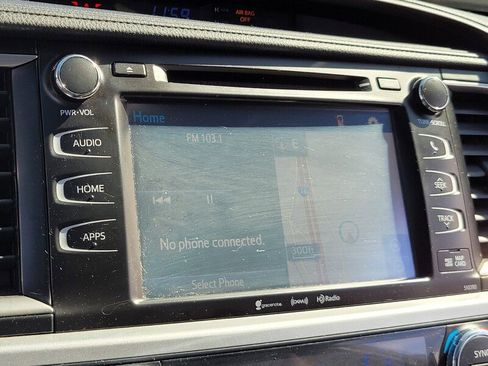 Used 2019 Toyota Highlander XLE image 19