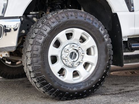 Used 2023 Ford F350 XLT w/ FX4 Off-Road Package AWD/4WD image 11