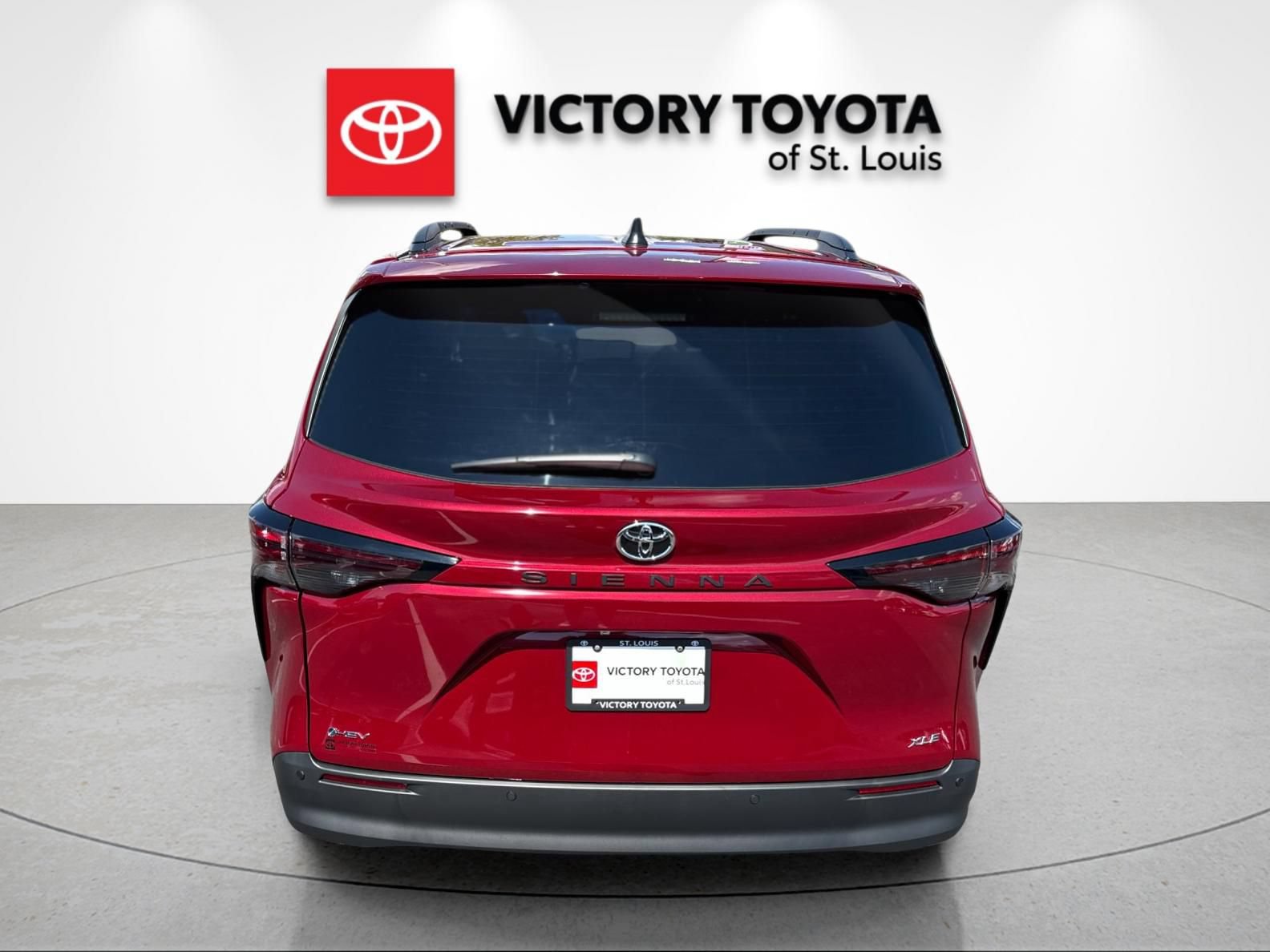 Used 2026 Toyota Sienna XLE FWD image 4