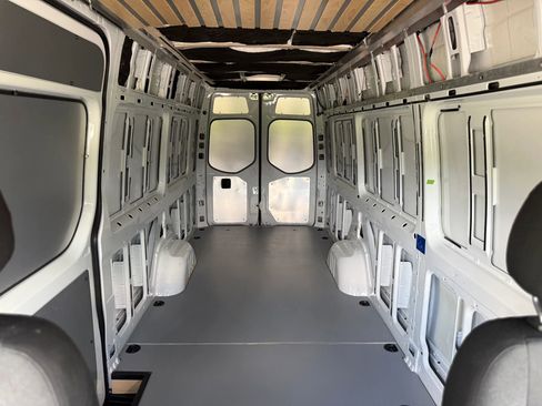 Used 2019 Mercedes-Benz Sprinter 170 w/ Driver Convenience Package image 11