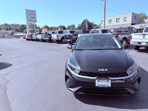 Used 2023 Kia Forte LXS image 2
