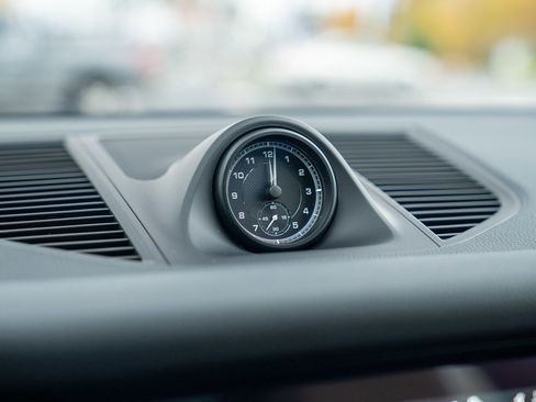 Used 2025 Porsche Macan image 16