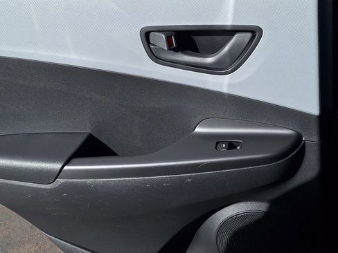 Used 2018 Hyundai Kona SE image 13