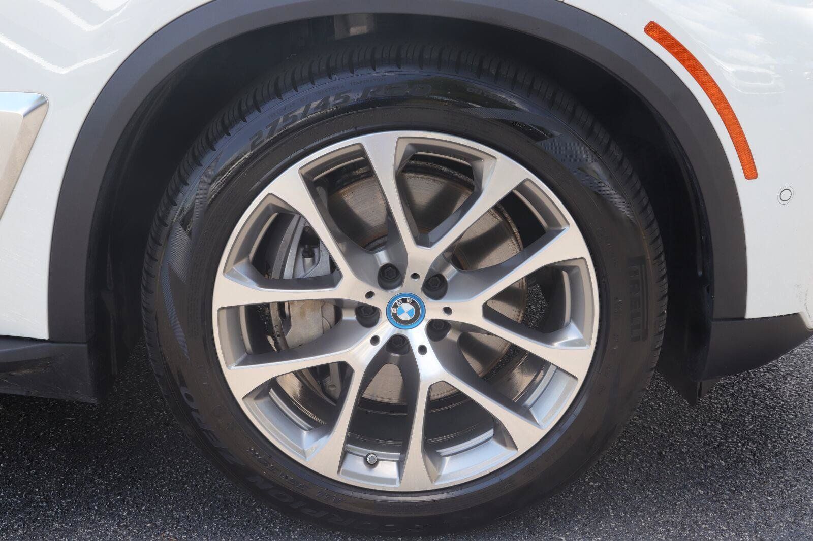 Used 2024 BMW X5 xDrive50e AWD/4WD image 49
