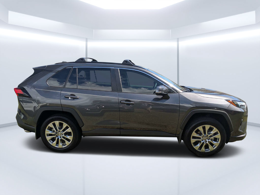 Used 2025 Toyota RAV4 XLE Premium FWD image 2