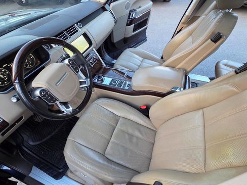 Used 2017 Land Rover Range Rover HSE image 28