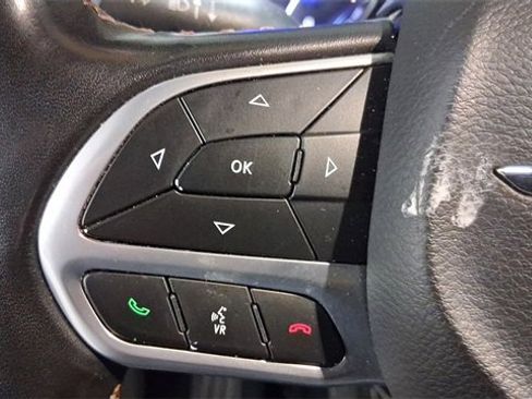 Used 2020 Chrysler Pacifica Touring-L image 29