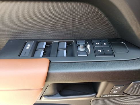 Used 2025 Land Rover Defender 110 AWD/4WD image 19