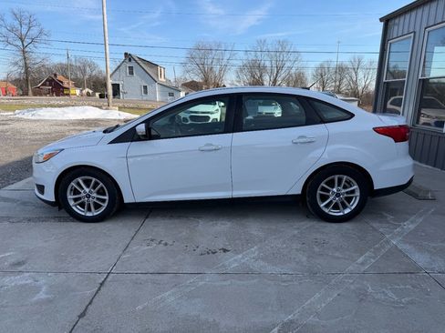 Used 2017 Ford Focus SE image 4
