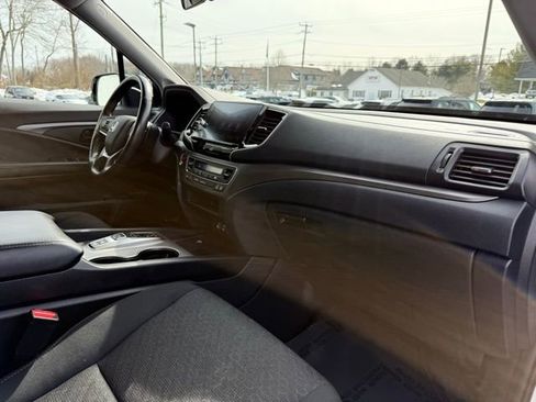 Used 2025 Honda Ridgeline Sport image 17