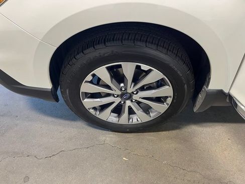 Used 2017 Subaru Outback 2.5i Touring AWD/4WD image 31